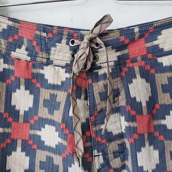 Patagonia Wavefarer Board Shorts Mens Size 34 Waist Geometric Red Gray 8" Inch - Picture 3 of 8